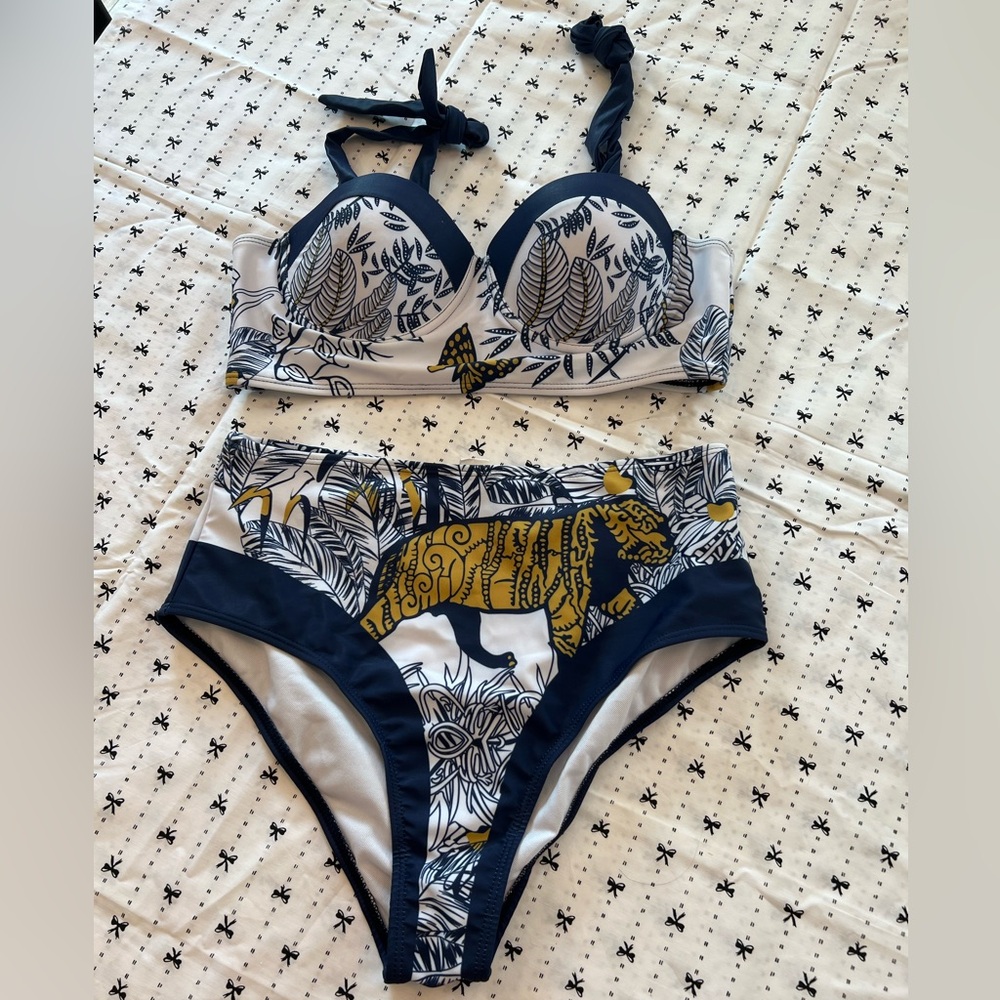 Fun bikini. Size Large
